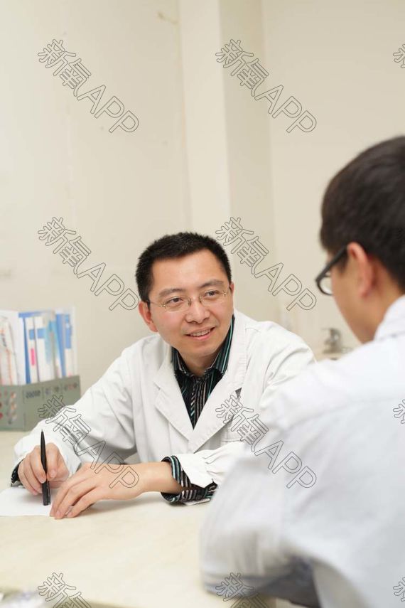 孙强,男,副主任医师,副教授,从事整形专业十五年.