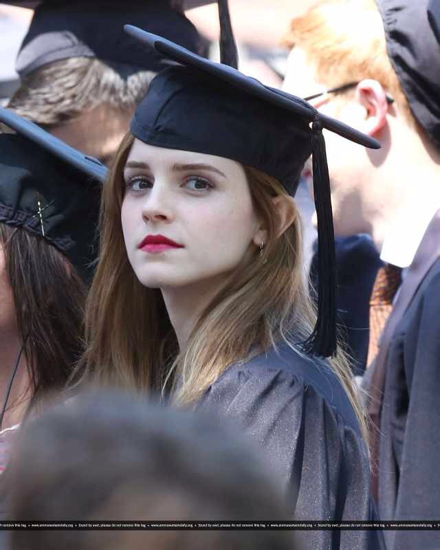 完美女神艾玛沃特森毕业季令人窒息的美