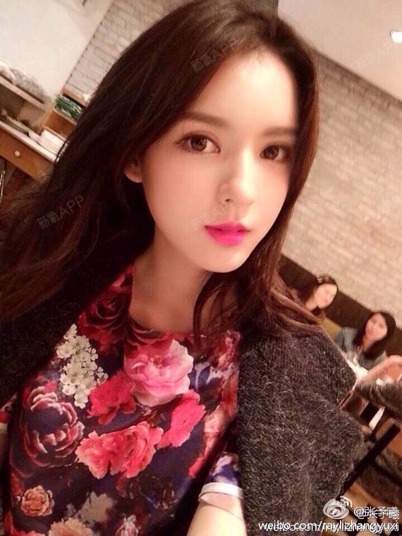 刚刚去新浪微博发现张予曦好混血好美哦!为什