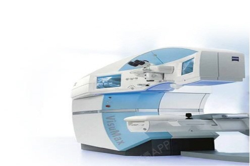 【近视眼矫正方法的区别】:早晨起床时,视力不