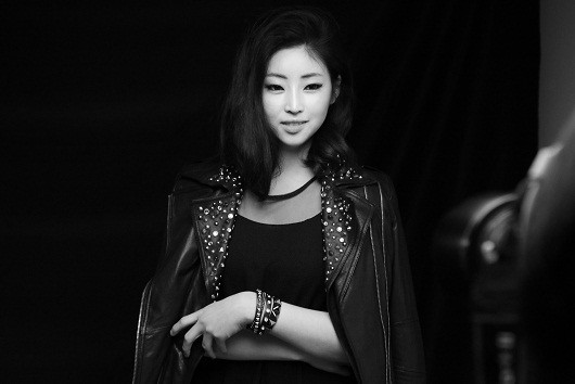 瑞娜做的整形还接受了心理辅导所以整体感觉是很到位的术后还做了排毒