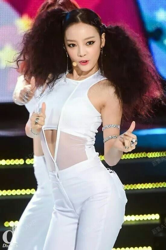 代表韩国水蛇腰的女星具荷拉公开她水蛇腰的秘密!枕头瘦腰法-新氧圈子