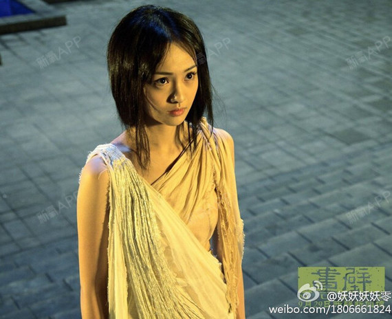 下来很多人都以为她没换衣服,事实上至少有5套呢,虽然全是橙橙橙橙橙!