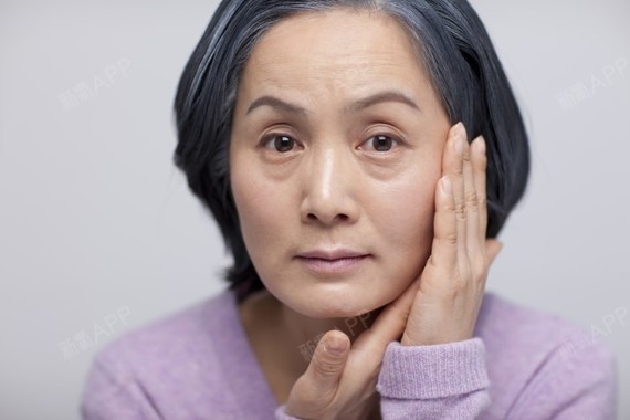 首页 此页面仅支持预览 Avatar 氧气 Zerbabb 64篇日记 韩国metop整形外科医院 眼袋手术 眼袋手术 Metop整形外科医院去眼袋针对眼袋类型治疗 形成眼袋的原因 眼袋出现的年龄因人而异 形成有诸多因素 一部分主要是跟遗传有关 再一个是因为