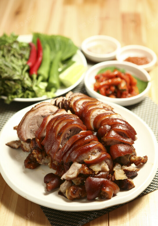 想要领略 正宗韩国美食的朋友,请来韩国品尝地道的韩式美食吧! 上图!